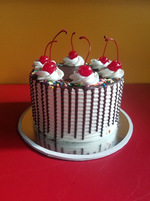 Custom cake by Suzy